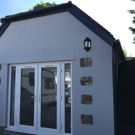 Ty Mynydd Lodge Holiday Home Cardiff Exterior photo